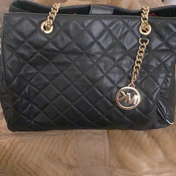 Michael Kors Handbags - Gently Worn Michael Kors Black Tote Chain Handbag